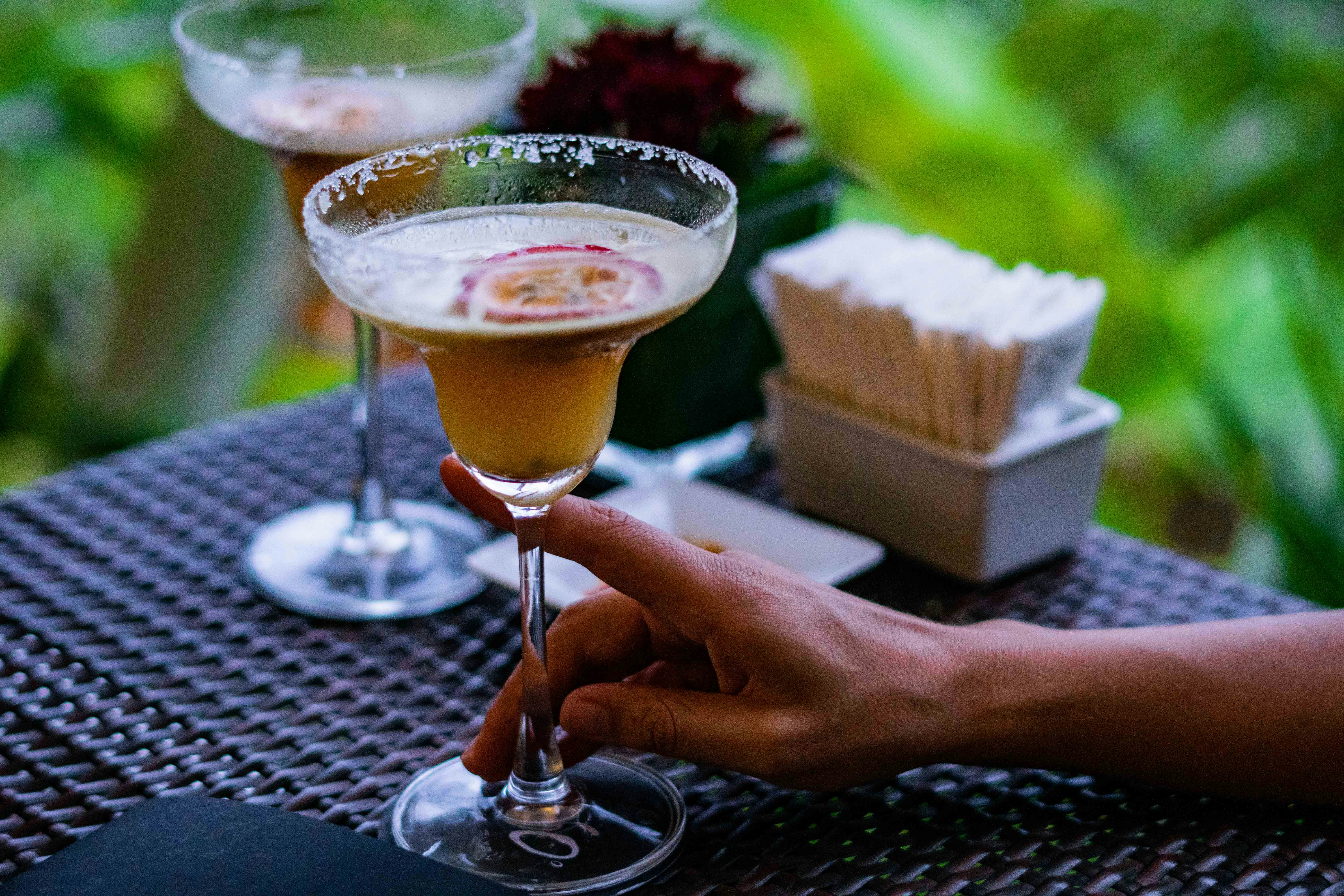 Raggiungi risultati sulla SERP di Google durante la ricerca 'Gin sour passion fruit Fuckingin'